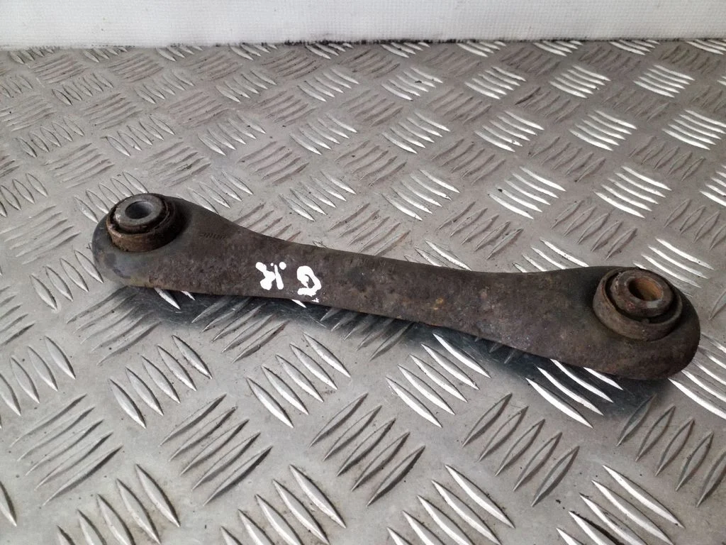 Rear control arm – left
