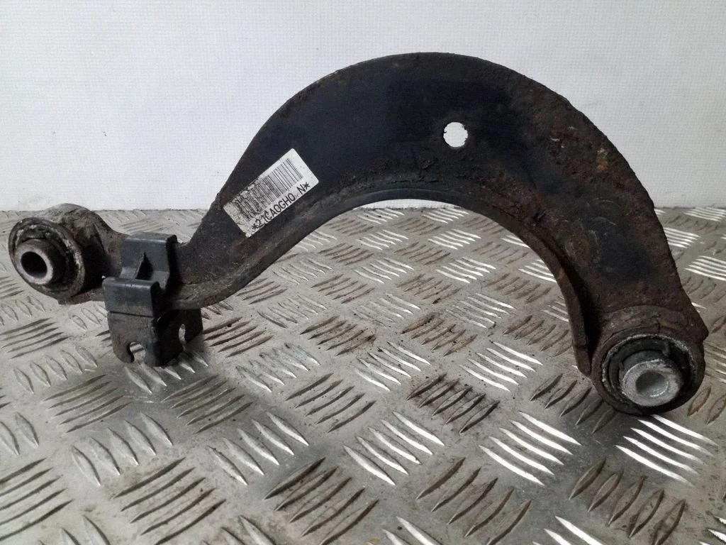 Rear control arm – right