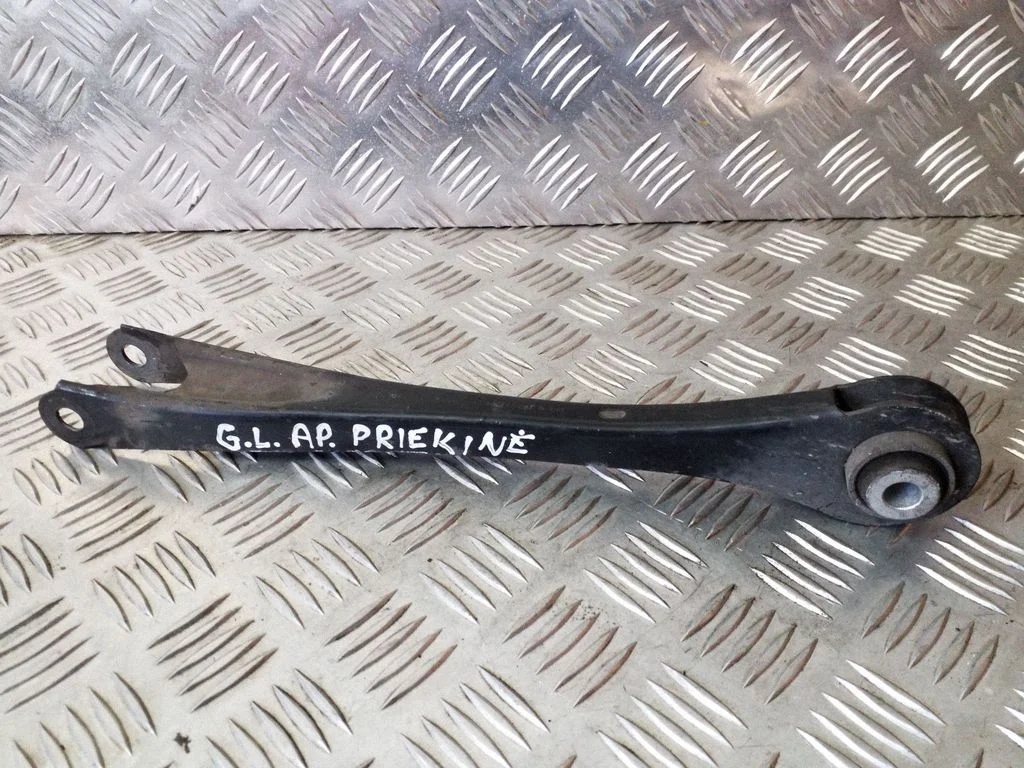 Tagumine õõtshoob – BMW 1-seeria F20 F21 (2011-2019)