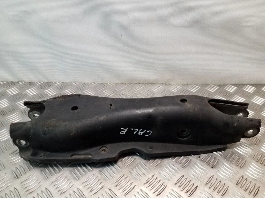 Rear control arm – right