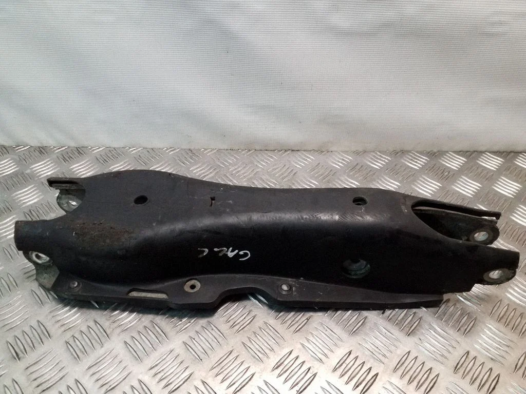 Rear control arm – left
