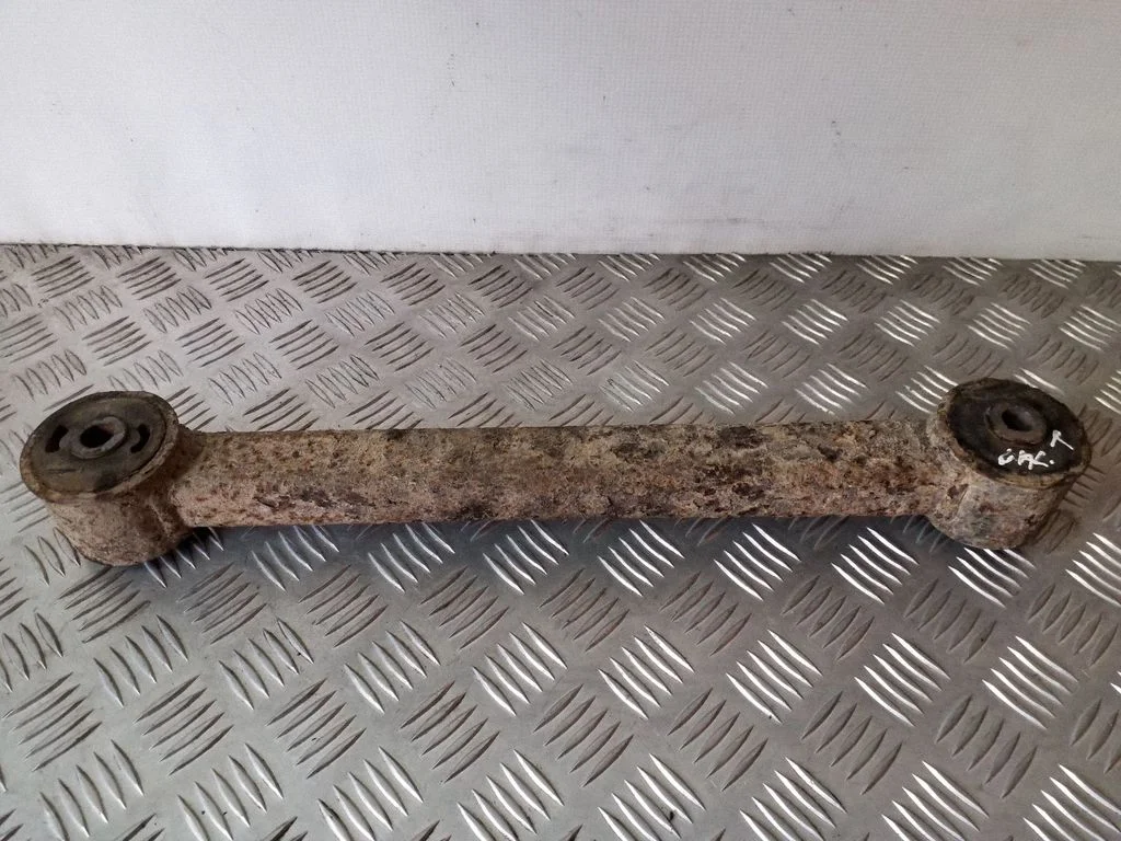 Rear control arm – right