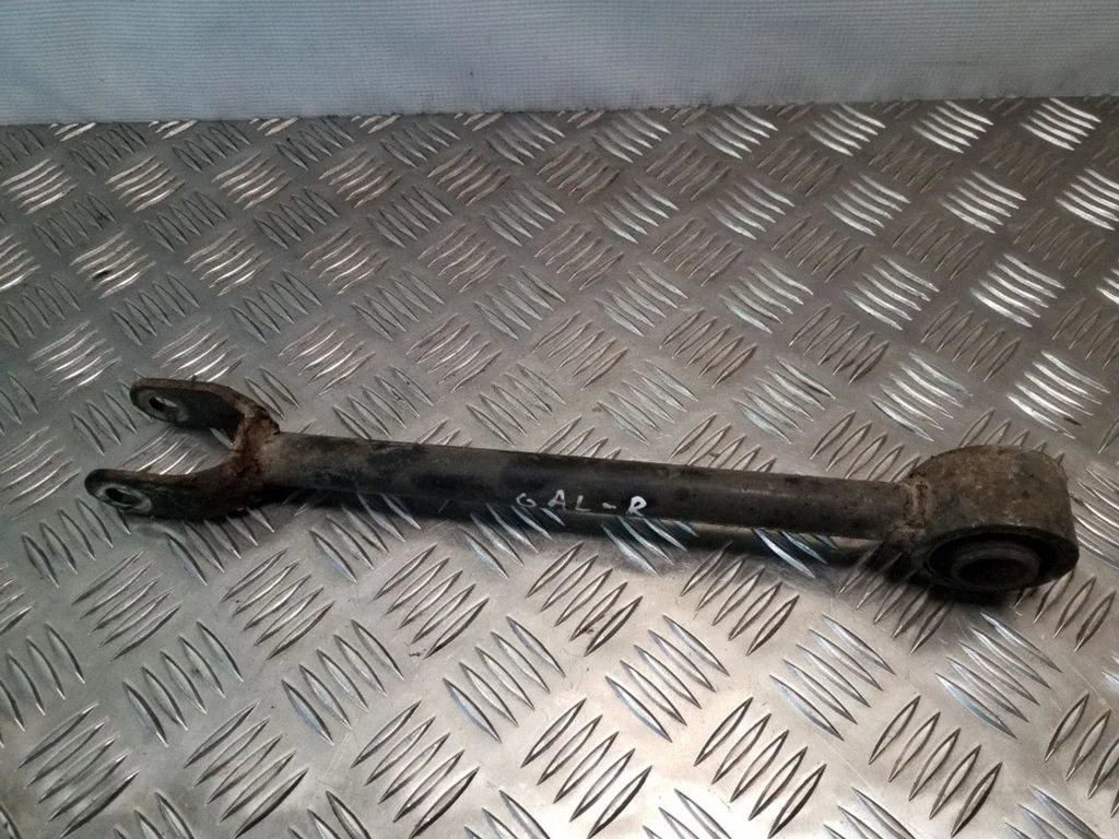 Rear control arm – right