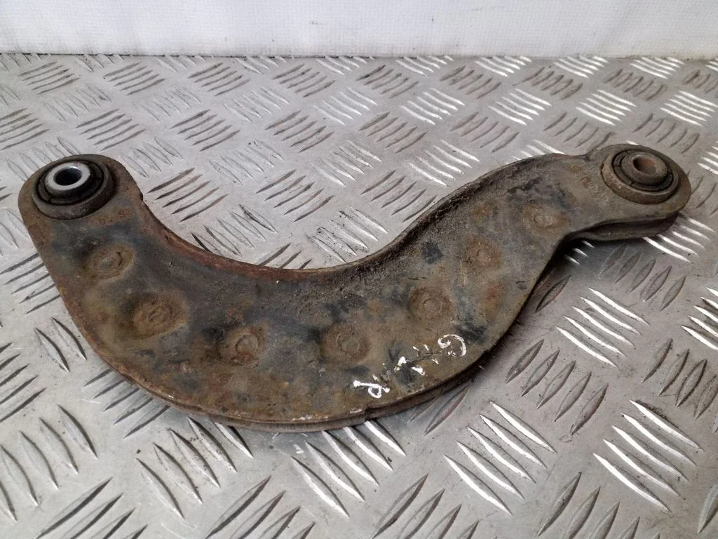 Rear control arm – right