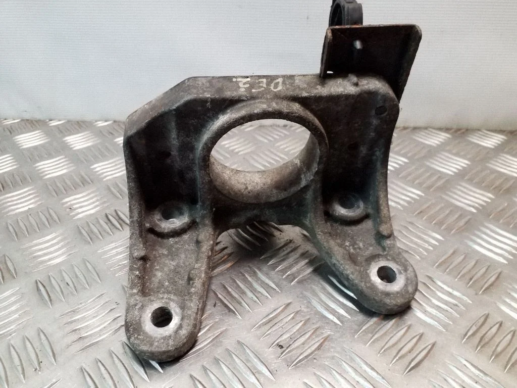 Gearbox mounting bracket 8200003831J