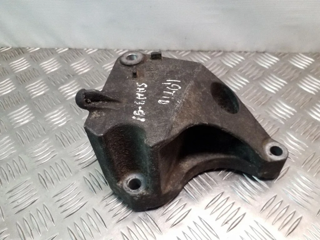 Käigukasti kinnitusklamber 13112030 – Saab 9-3 Ver2 (2003-2007)