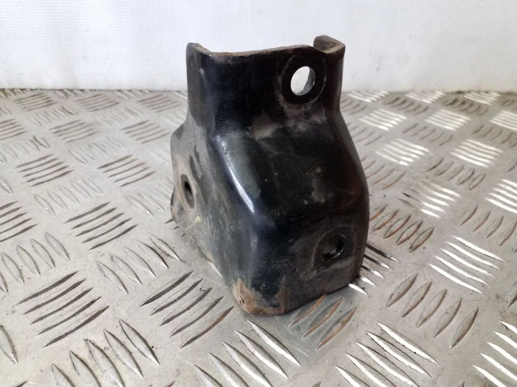 Gearbox mounting bracket