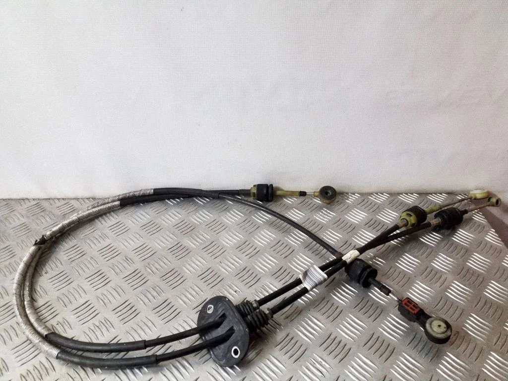 Gear shift cable linkage AV6R7E395AC