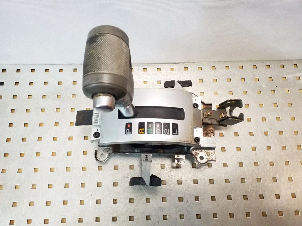 Gear selector mechanism