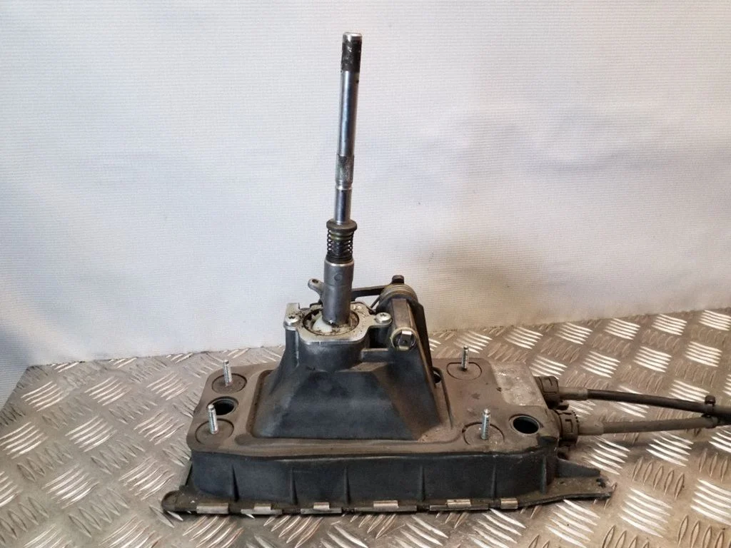 Gear selector mechanism 1K0711061A