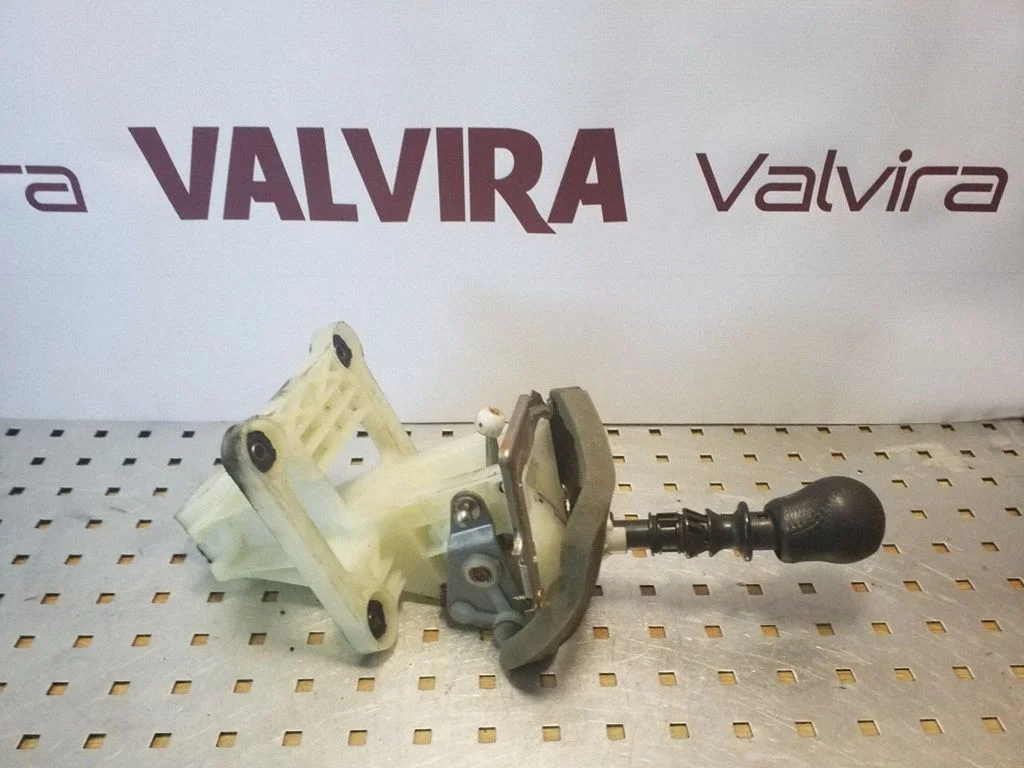 Pavarų perjungimo mechanizmas (kulisa)