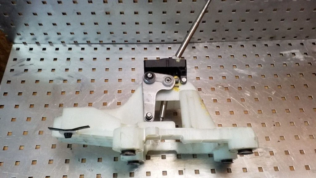 Gear selector mechanism