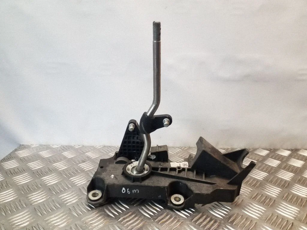 Pavarų perjungimo mechanizmas (kulisa)