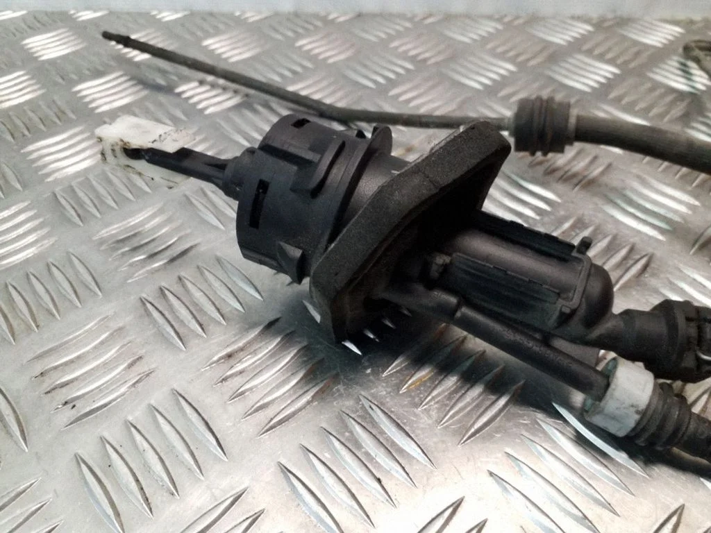 Clutch slave cylinder – Ford Focus C-MAX (2003-2010)