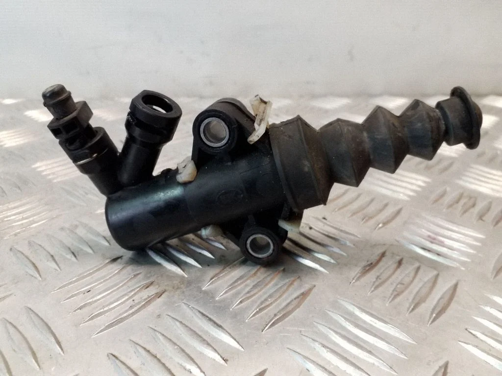 Clutch master cylinder – Mazda 6 (2008-2013)