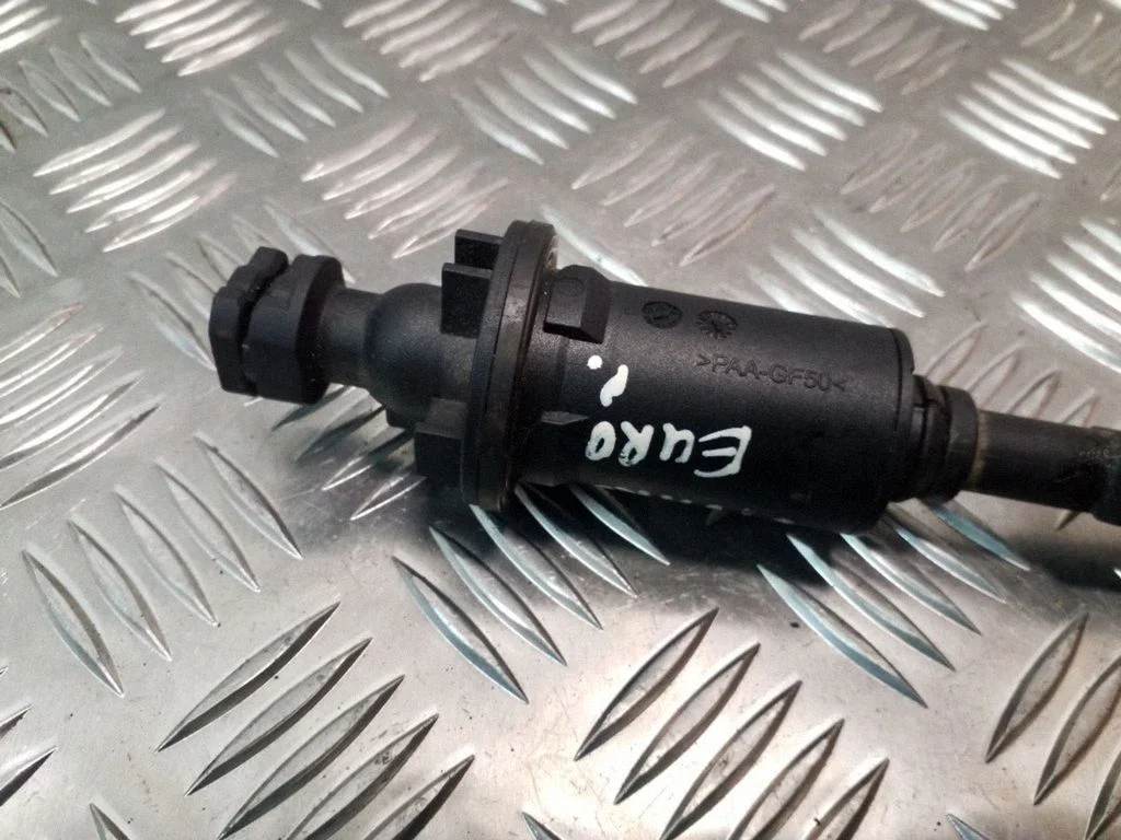 Clutch master cylinder 8200031239