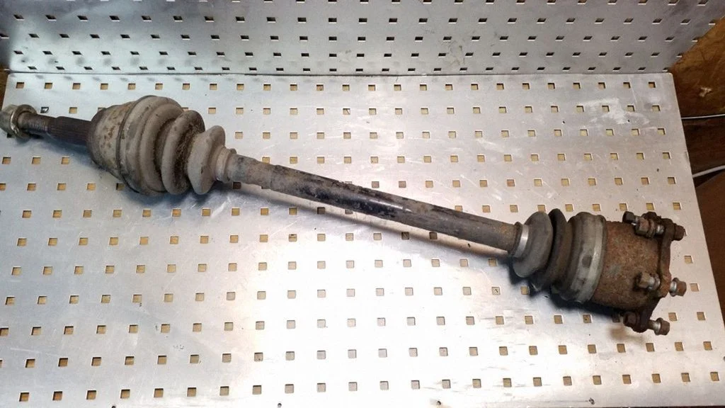 Rear driveshaft – rear right