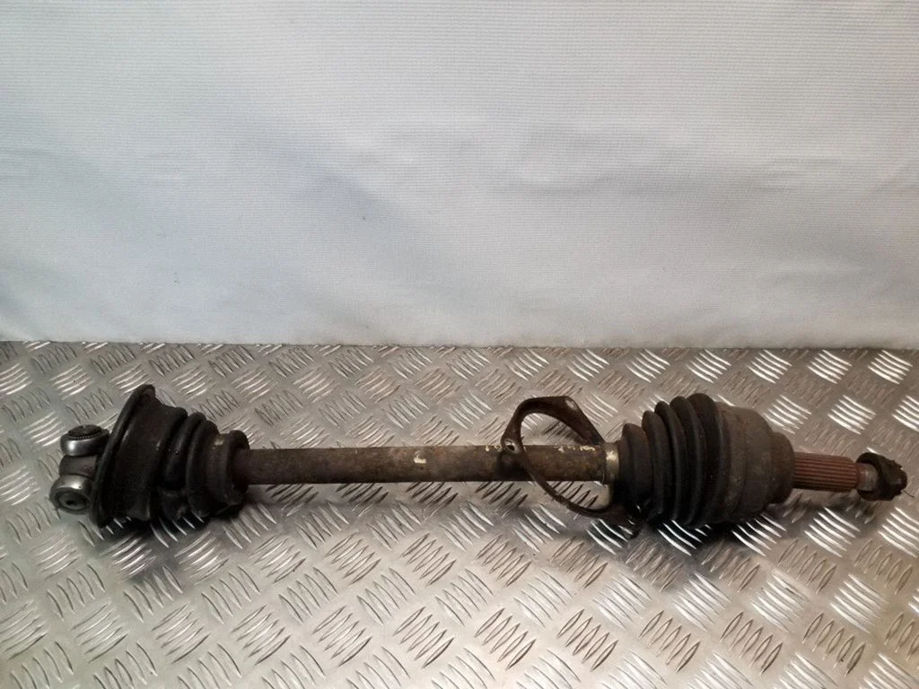 Front driveshaft – left