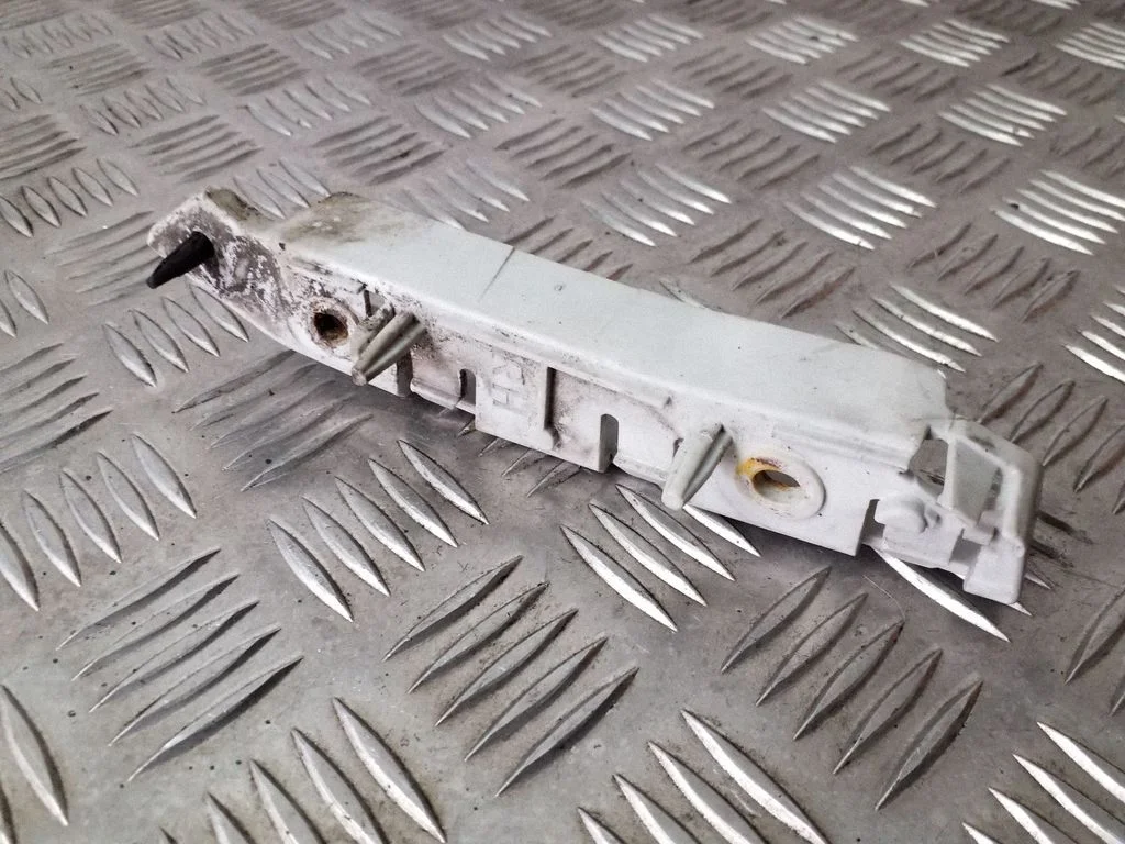 Front bumper mounting bracket BM5117D958A