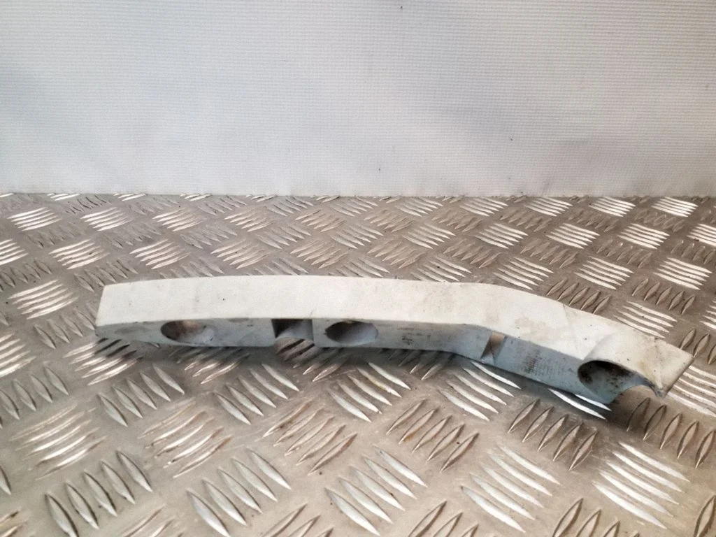 Priekšējā bampera turētājs 4M5117D959AF