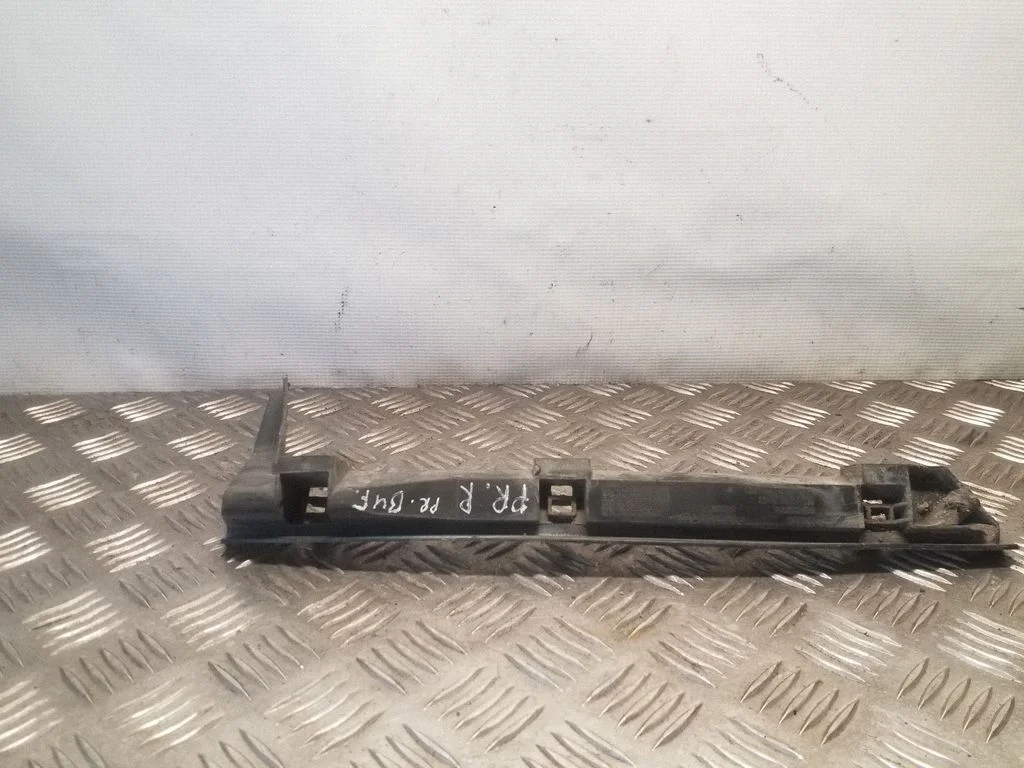Front bumper mounting bracket – Ford Galaxy (1995-2000)