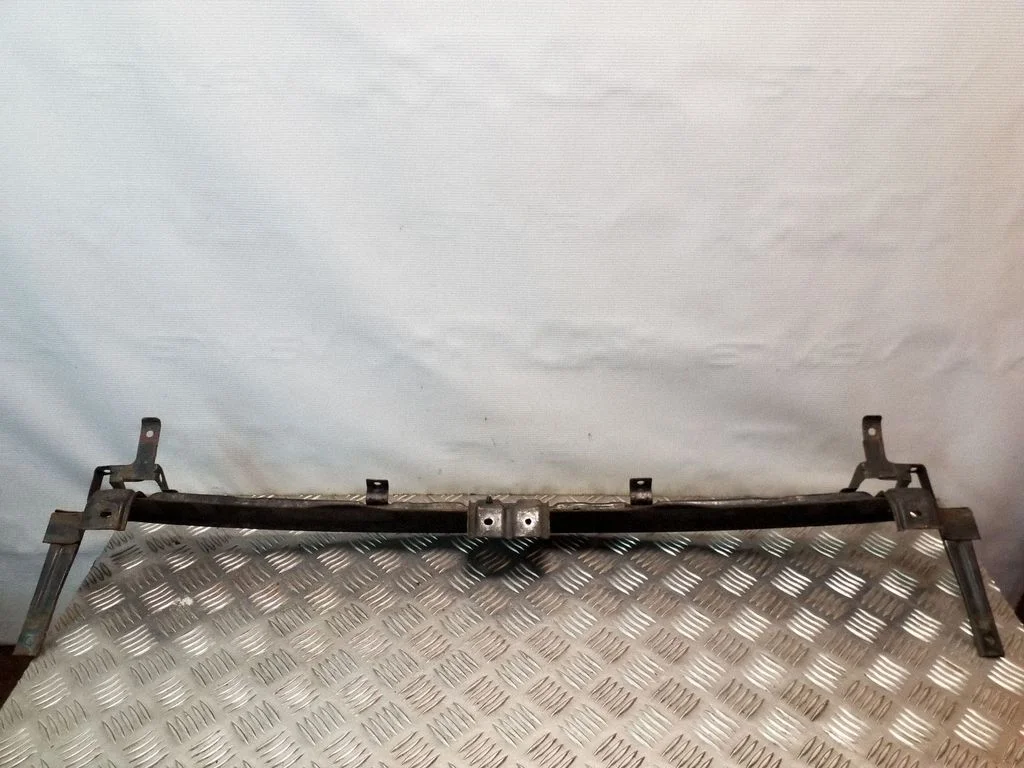 Front bumper mounting bracket