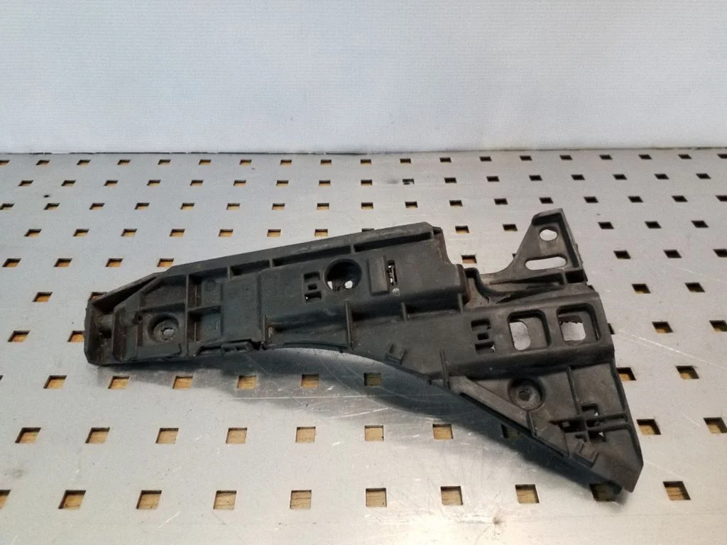 Front bumper mounting bracket – Opel Vectra C (2005-2009)