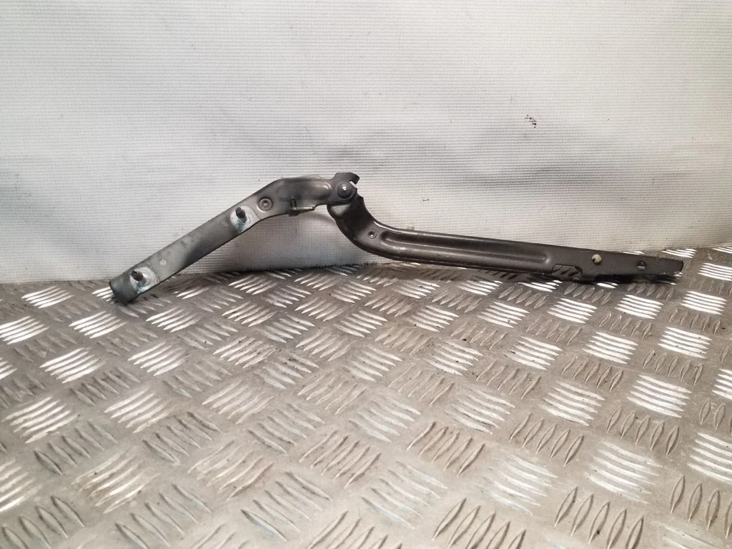 Engine bonnet/hood hinges VR019