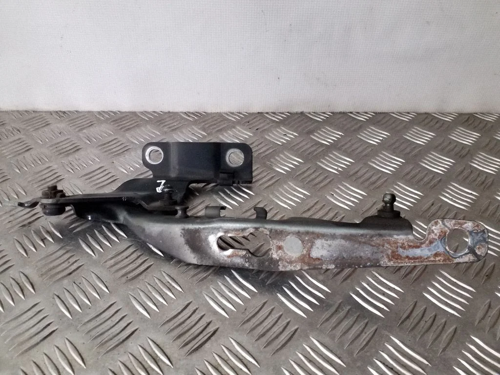 Engine bonnet/hood hinges – Volvo XC60 (2009-2013)