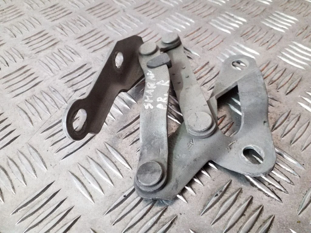 Engine bonnet/hood hinges – right