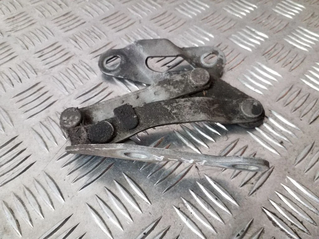 Engine bonnet/hood hinges – right