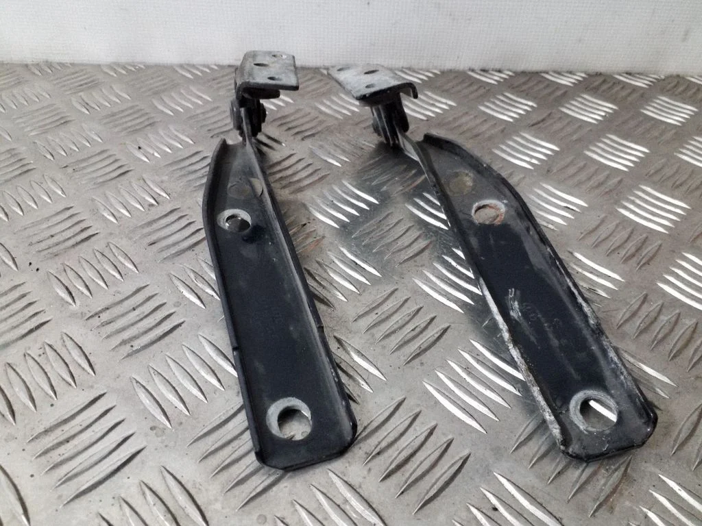 Motora pārsega eņģe (-es) 4A0823302F