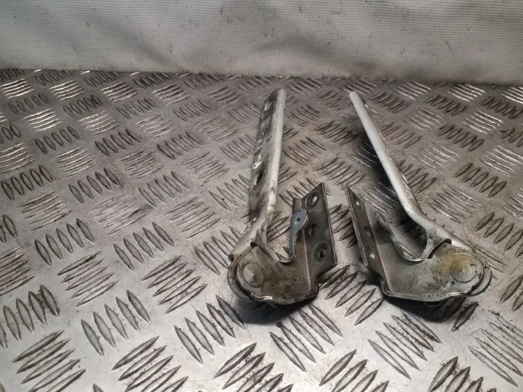 Motora pārsega eņģe (-es) 3B0823301A