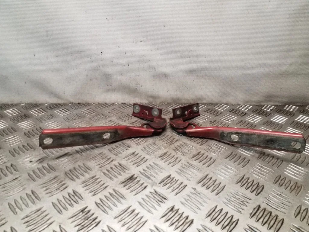 Motora pārsega eņģe (-es) 3B0823301A