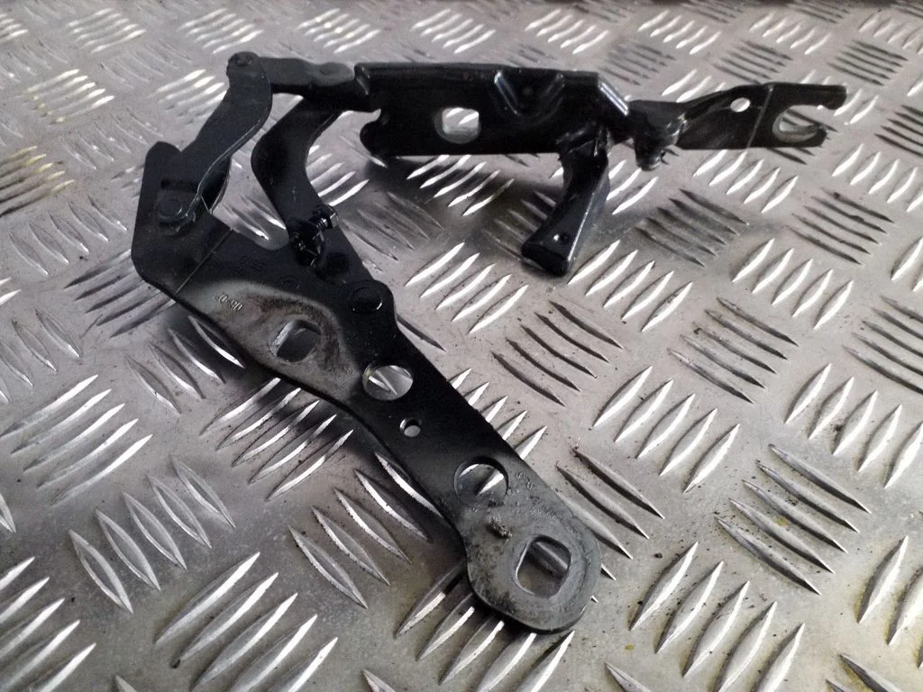 Mootorikapoti hinged 3411448