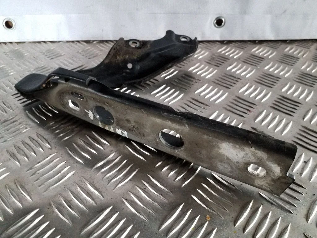 Engine bonnet/hood hinges – Audi A6 S6 C7 4G (2011-2018)