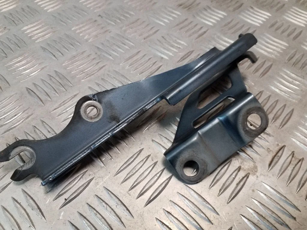 Mootorikapoti hinged – parem