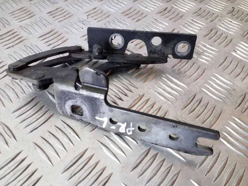 Mootorikapoti hinged 8240333