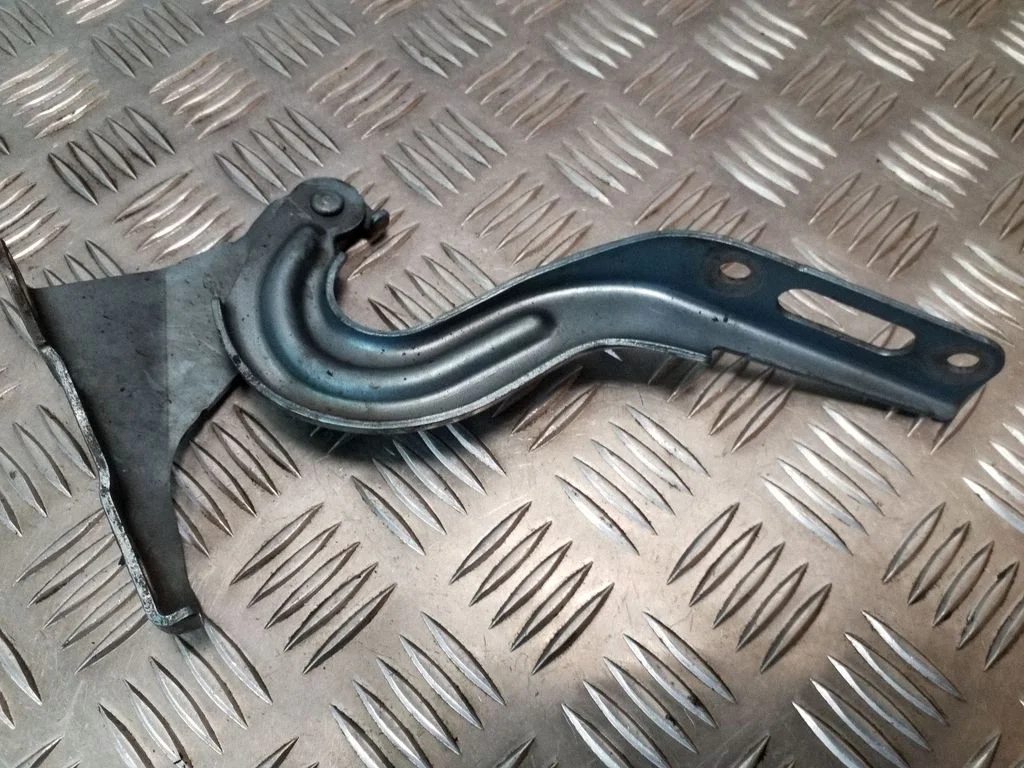 Engine bonnet/hood hinges – left