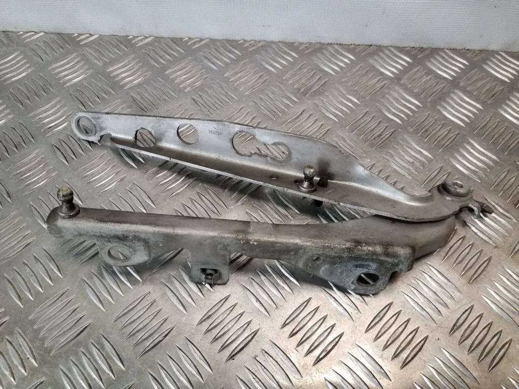 Engine bonnet/hood hinges – right