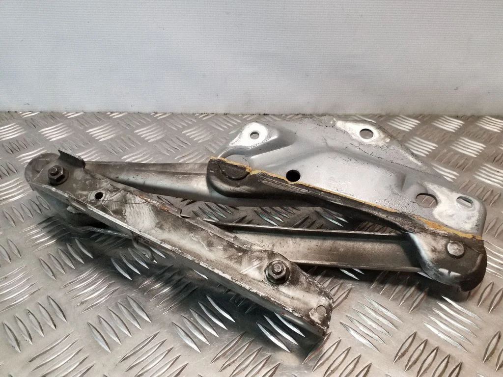 Engine bonnet/hood hinges – right