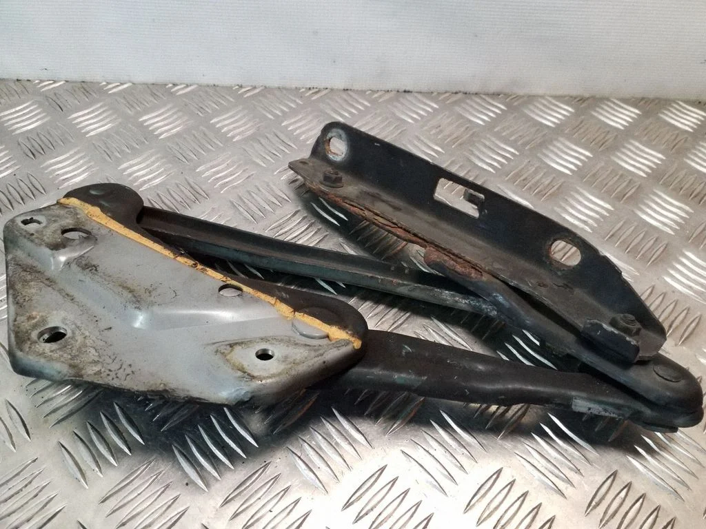 Engine bonnet/hood hinges – right