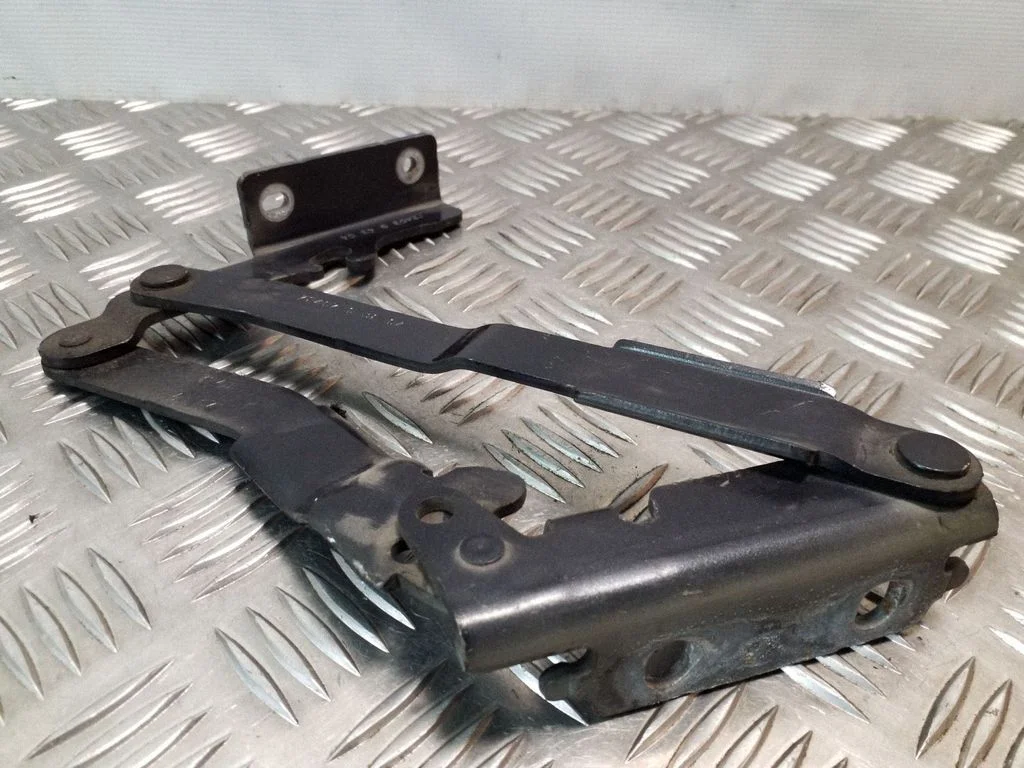 Engine bonnet/hood hinges – left
