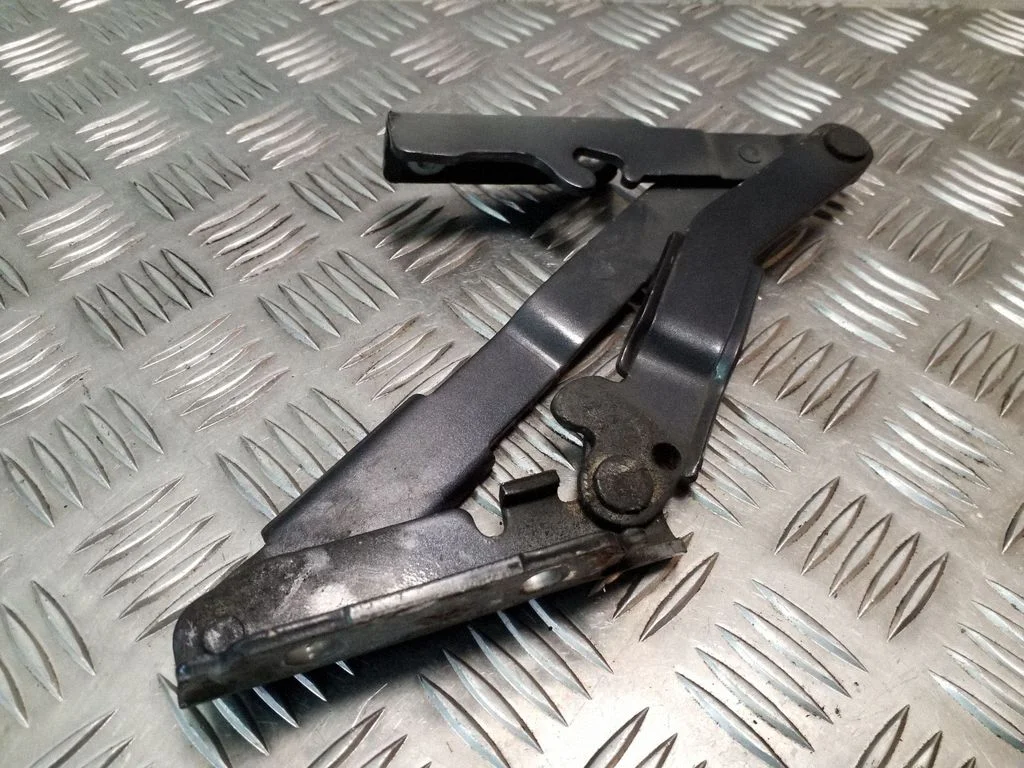 Engine bonnet/hood hinges – left