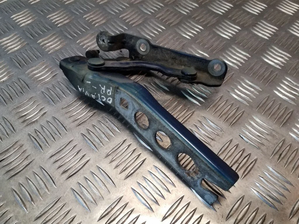 Engine bonnet/hood hinges – Skoda Octavia Mk2 (1Z) (2004-2013)
