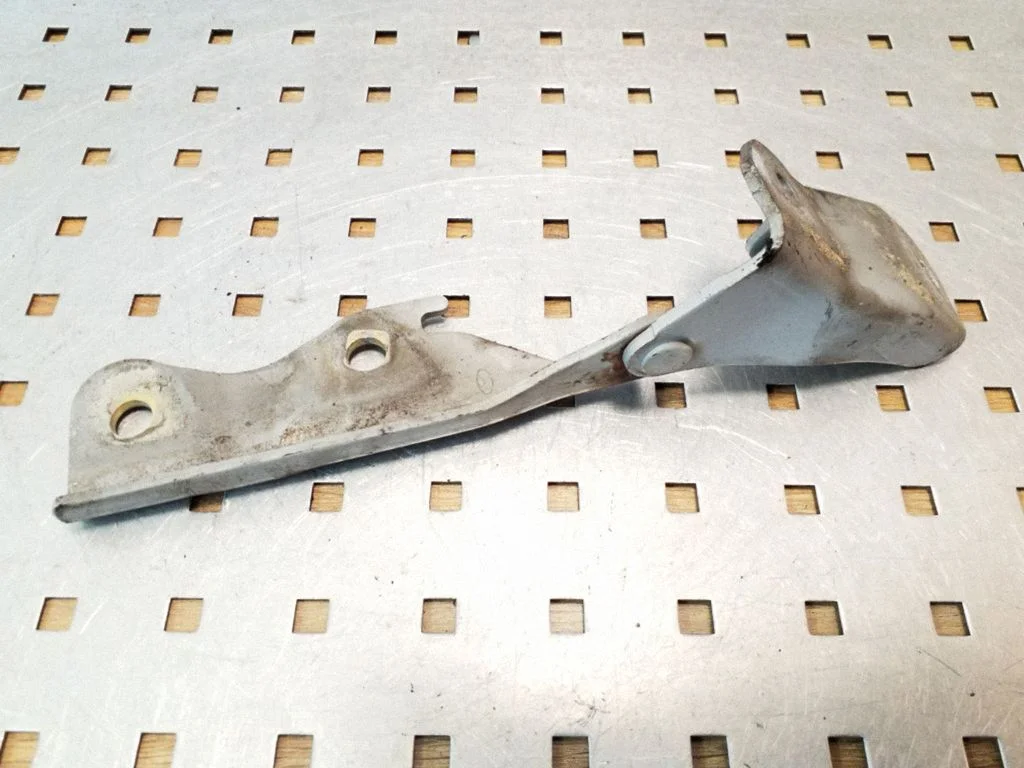 Engine bonnet/hood hinges – left