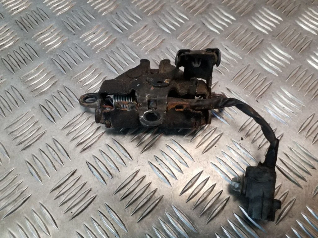 Engine bonnet/hood lock/catch – Toyota Land Cruiser (J120) (2002-2009)