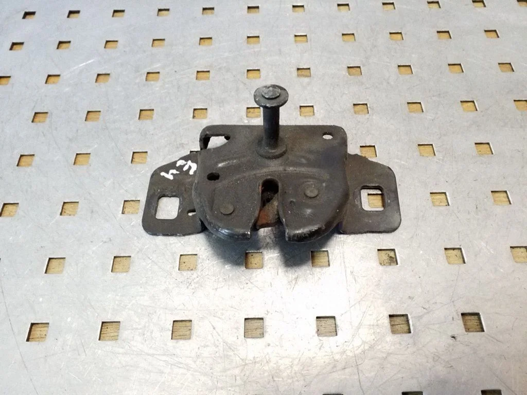 Engine bonnet/hood lock/catch