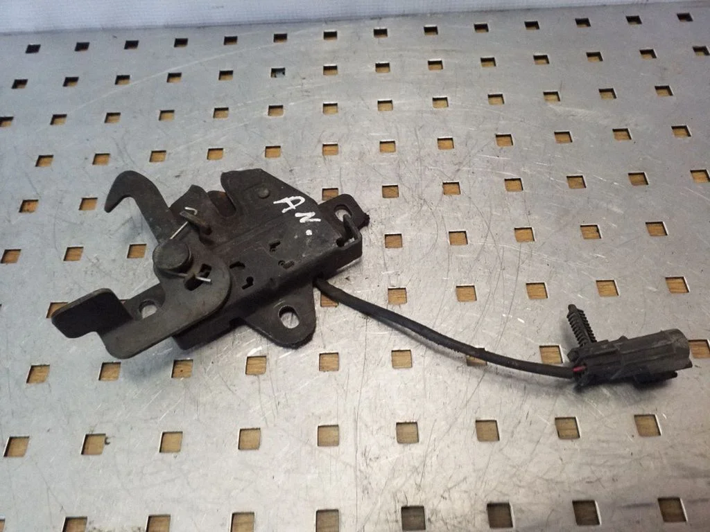 Engine bonnet/hood lock/catch