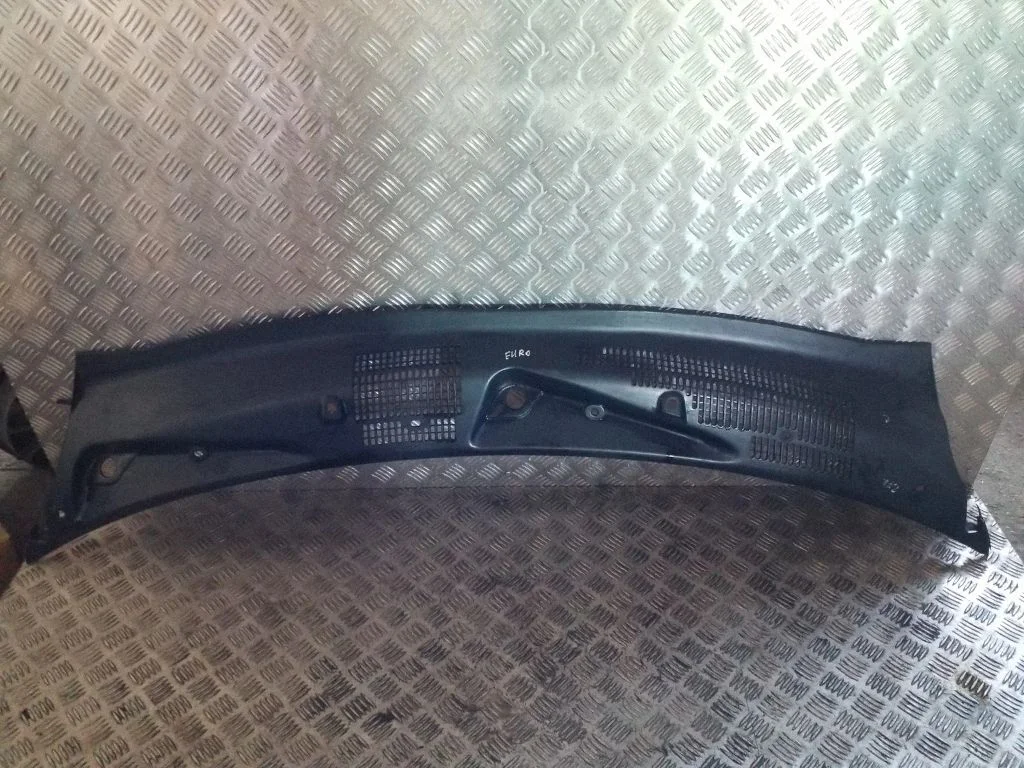 Wiper trim – Jeep Grand Cherokee (WJ) (1999-2004)